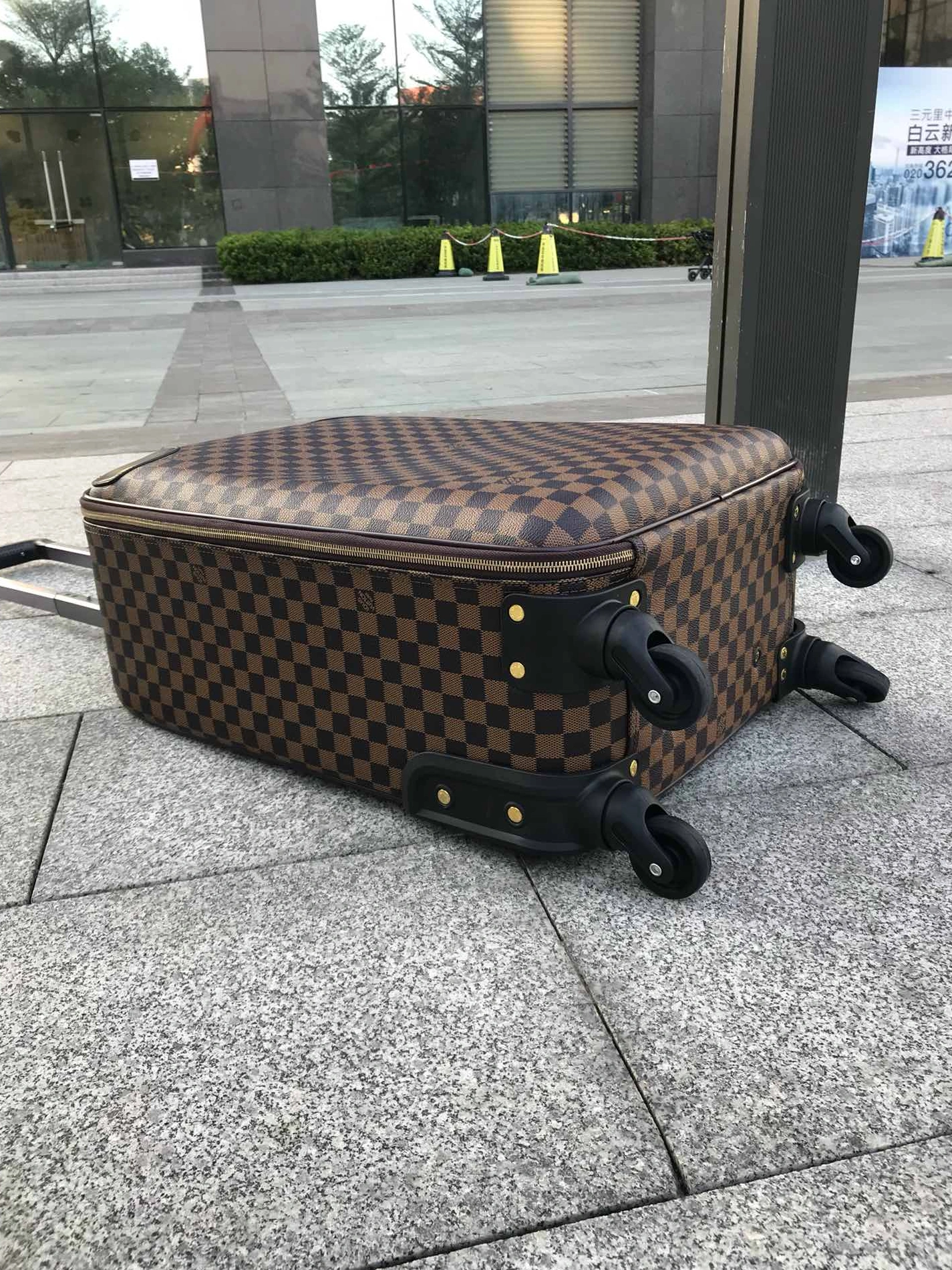DailyWear 5814 Louis Vuitton Luggage