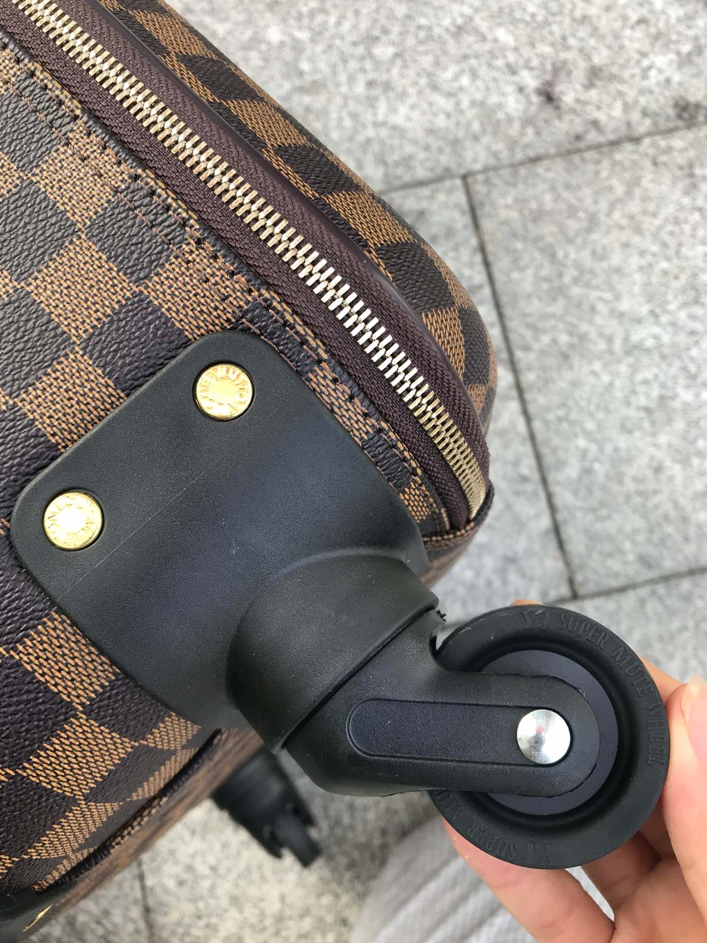 DailyWear 5814 Louis Vuitton Luggage
