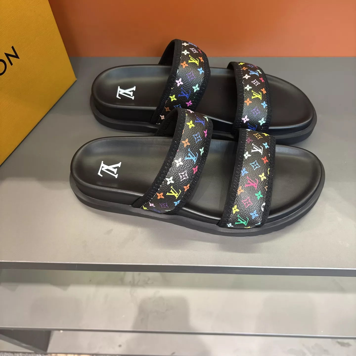 DailyWear 6037 Louis Vuitton Slippers For Men