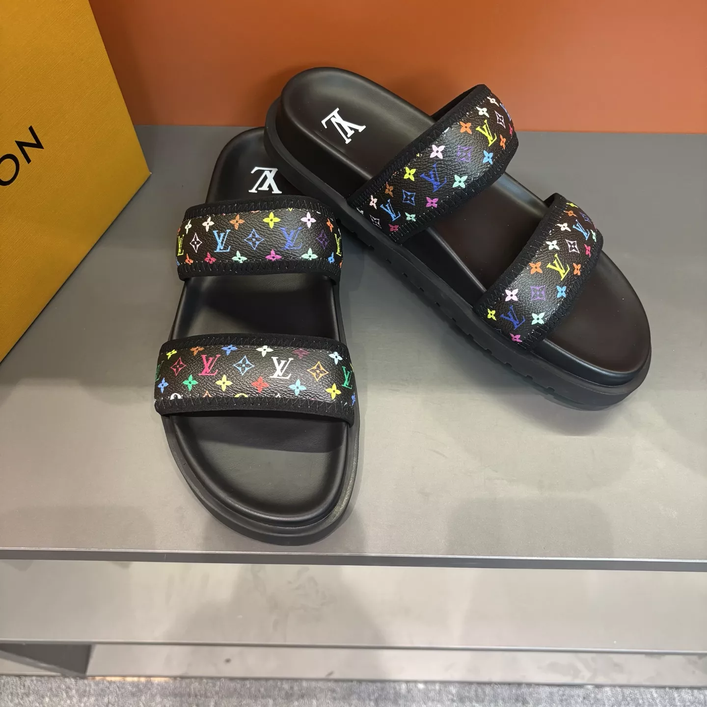 DailyWear 6037 Louis Vuitton Slippers For Men