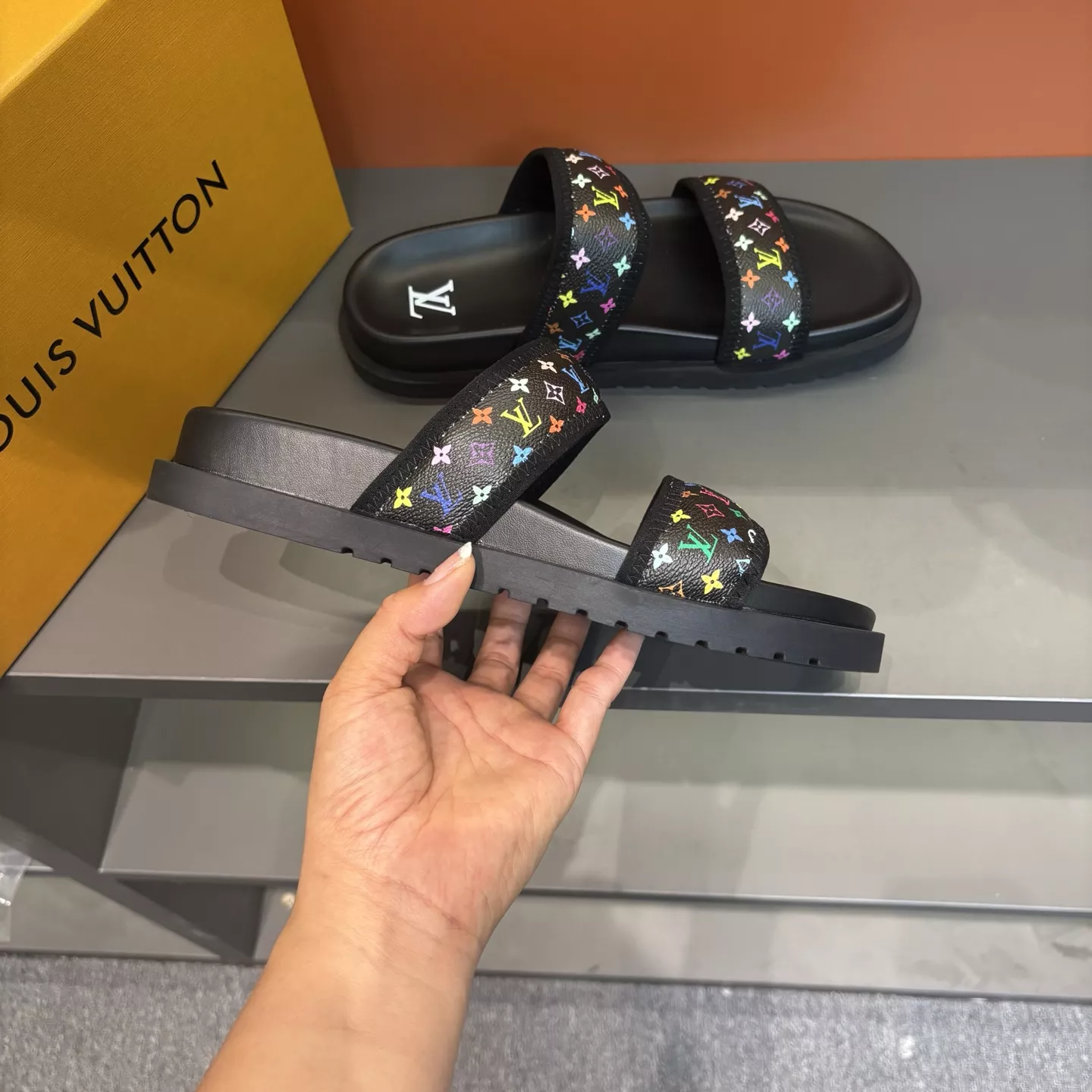 DailyWear 6037 Louis Vuitton Slippers For Men