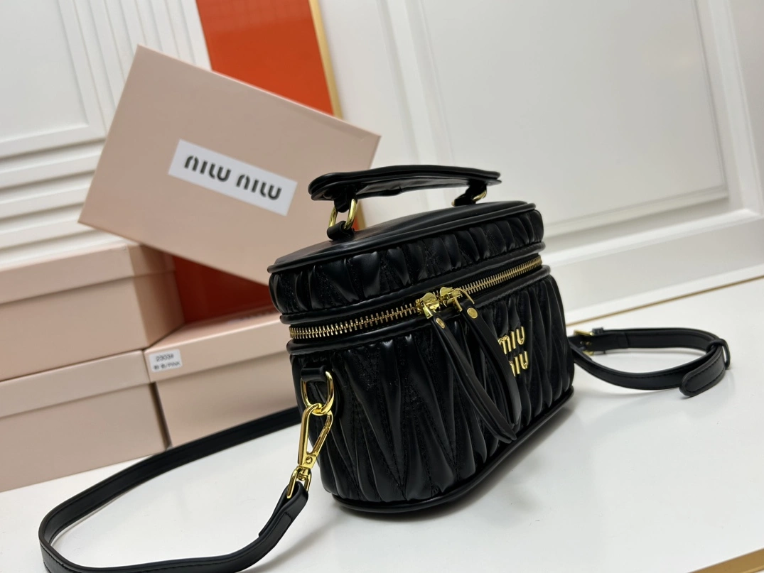 DailyWear 6585 MIU MIU AAA Quality Messenger Bags For Women