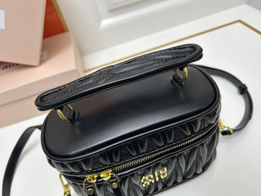 DailyWear 6585 MIU MIU AAA Quality Messenger Bags For Women
