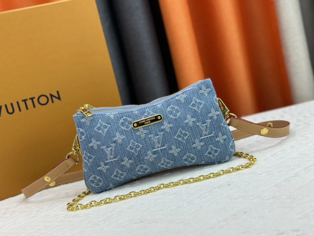 DailyWear 6677 Louis Vuitton AAA Quality Messenger Bags For Women