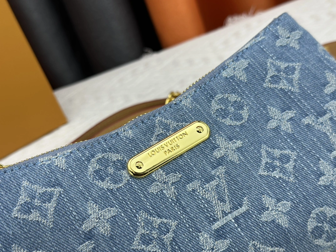 DailyWear 6677 Louis Vuitton AAA Quality Messenger Bags For Women
