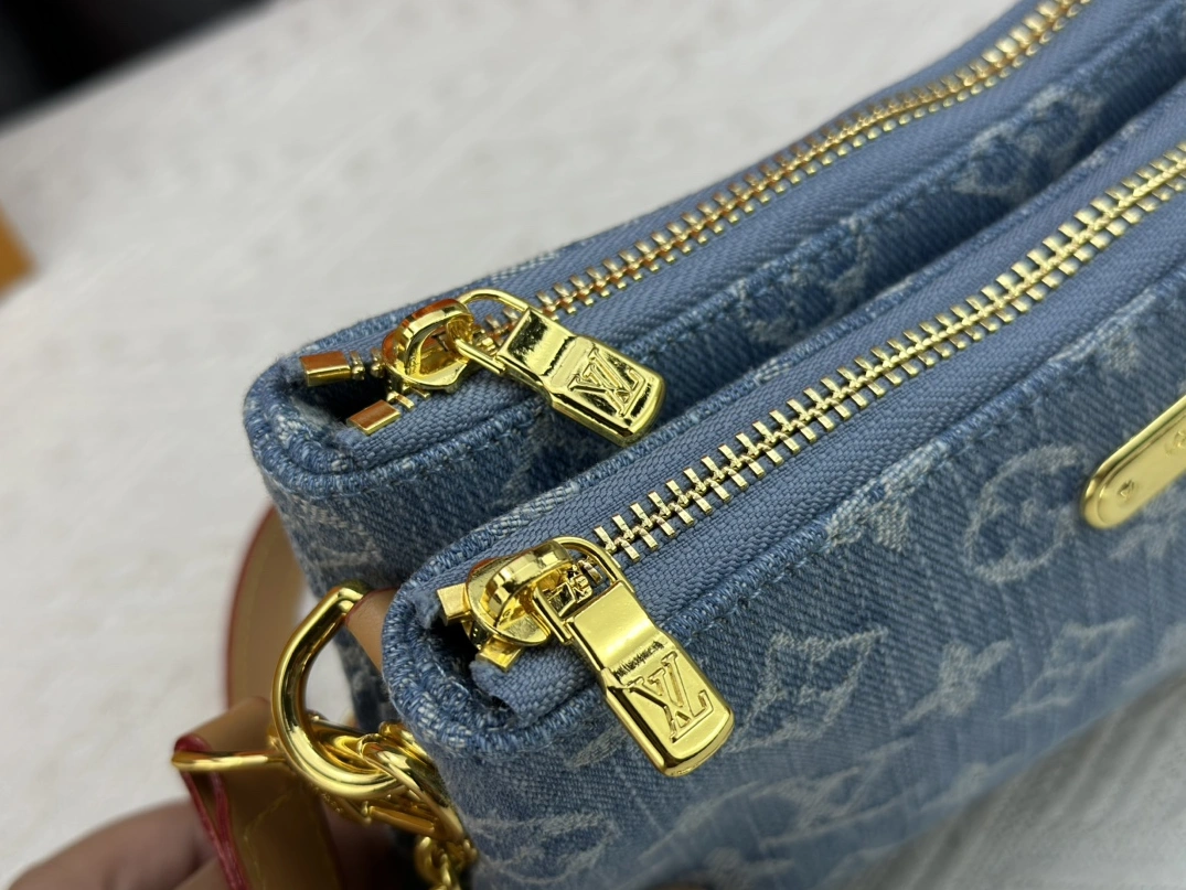 DailyWear 6677 Louis Vuitton AAA Quality Messenger Bags For Women