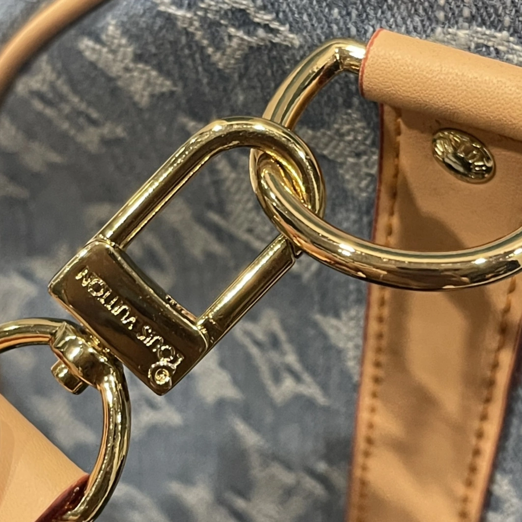 DailyWear 687 Louis Vuitton Travel Bags