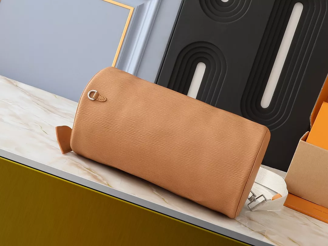 DailyWear 6949 Louis Vuitton AAA Quality Messenger Bags For Unisex