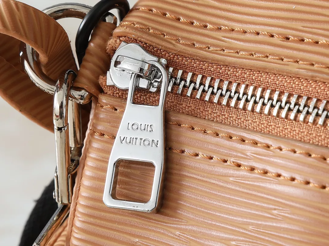 DailyWear 6949 Louis Vuitton AAA Quality Messenger Bags For Unisex
