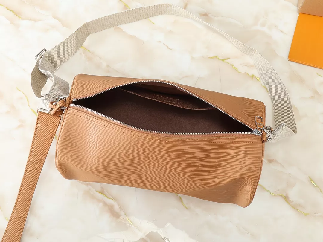 DailyWear 6949 Louis Vuitton AAA Quality Messenger Bags For Unisex