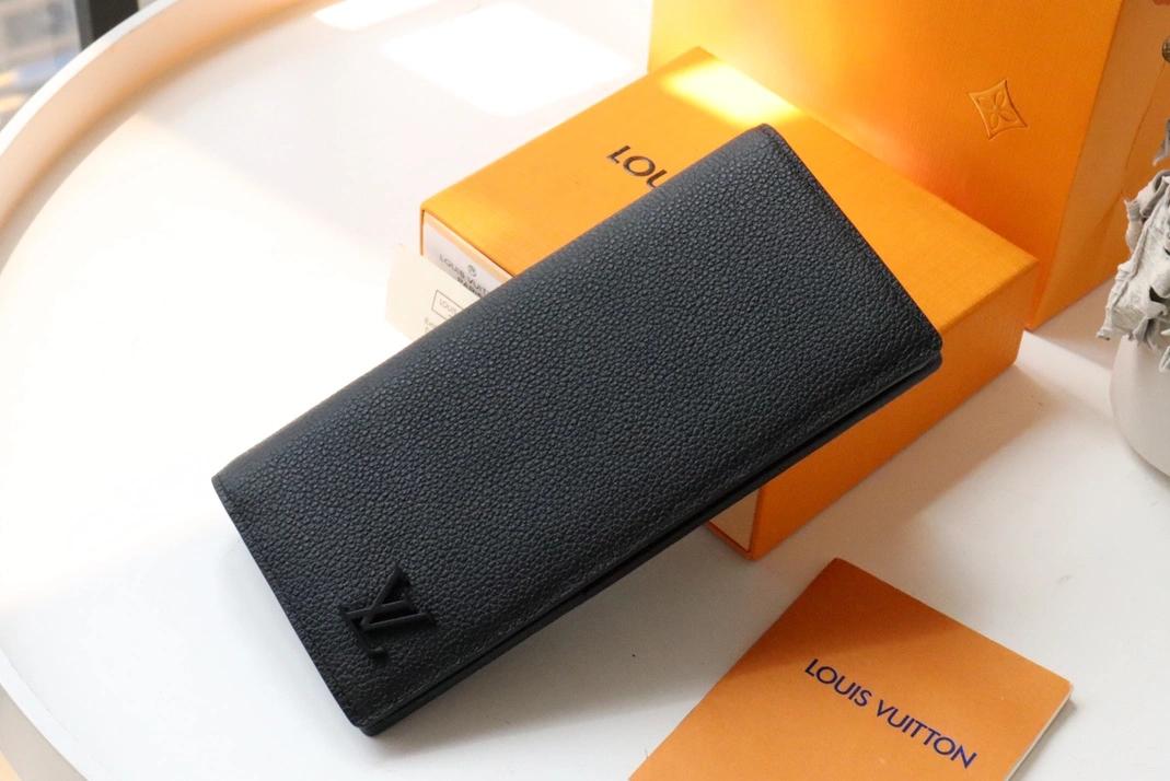 DailyWear 7200 Louis Vuitton AAA Man Wallets