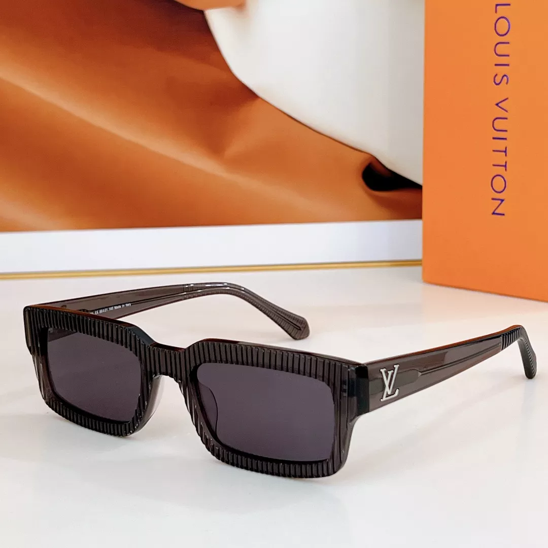 DailyWear 7647 Louis Vuitton AAA Quality Sunglasses