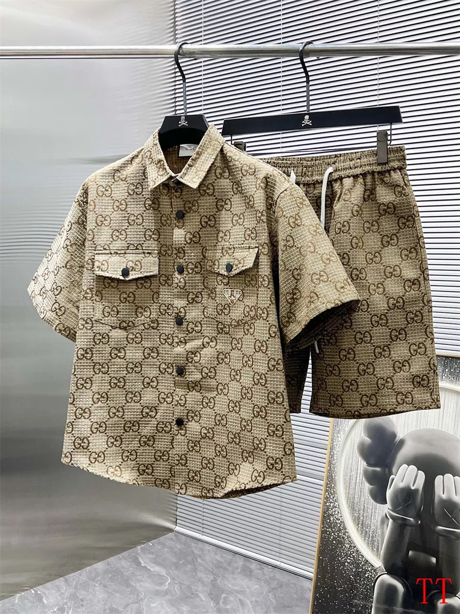 DailyWear 7846 Gucci Tracksuits Short Sleeved For Men