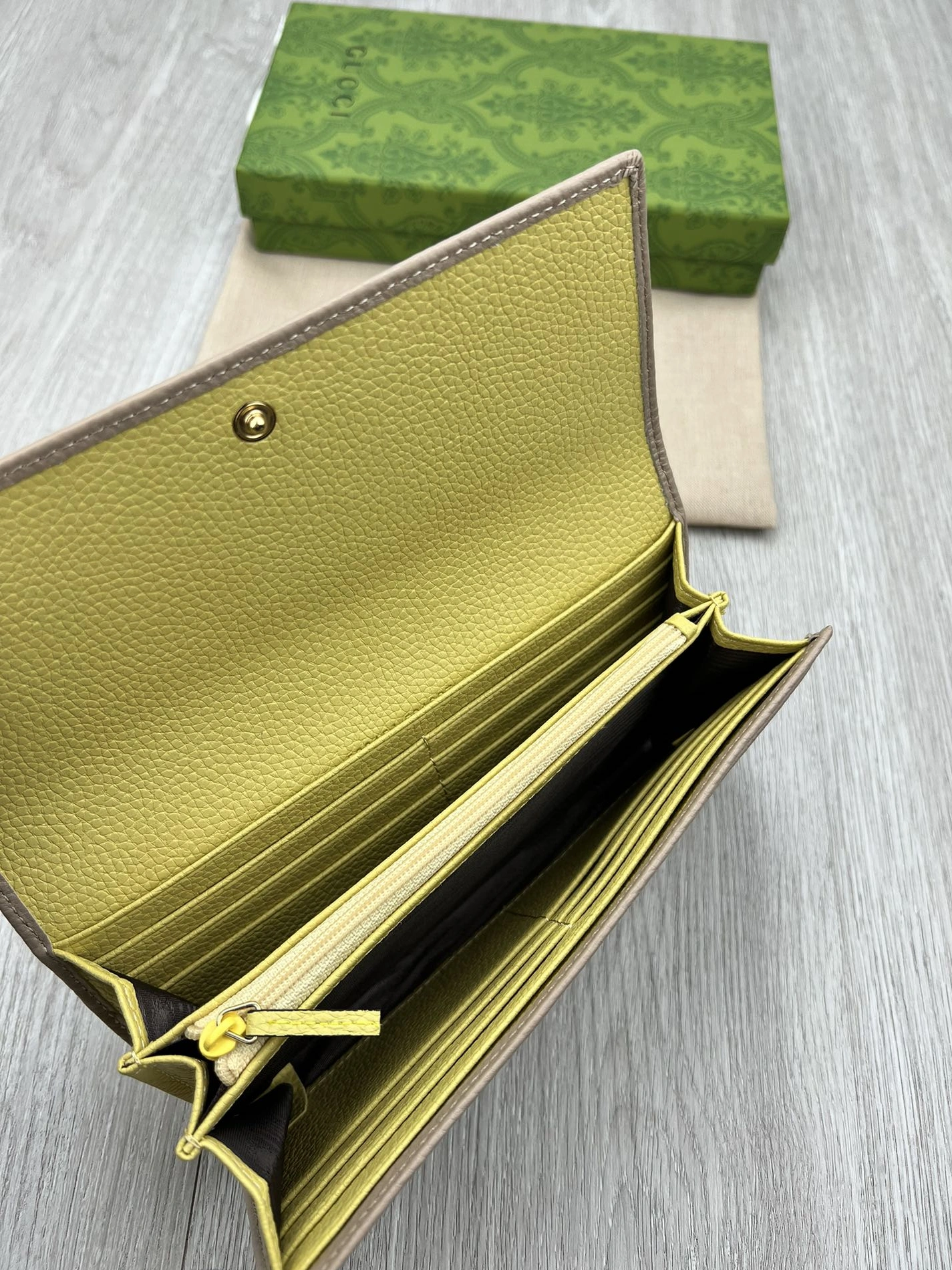 DailyWear 7854 Gucci Wallets For Women