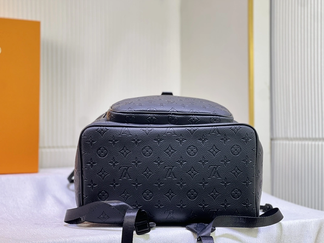DailyWear 7876 Louis Vuitton LV AAA Man Backpacks