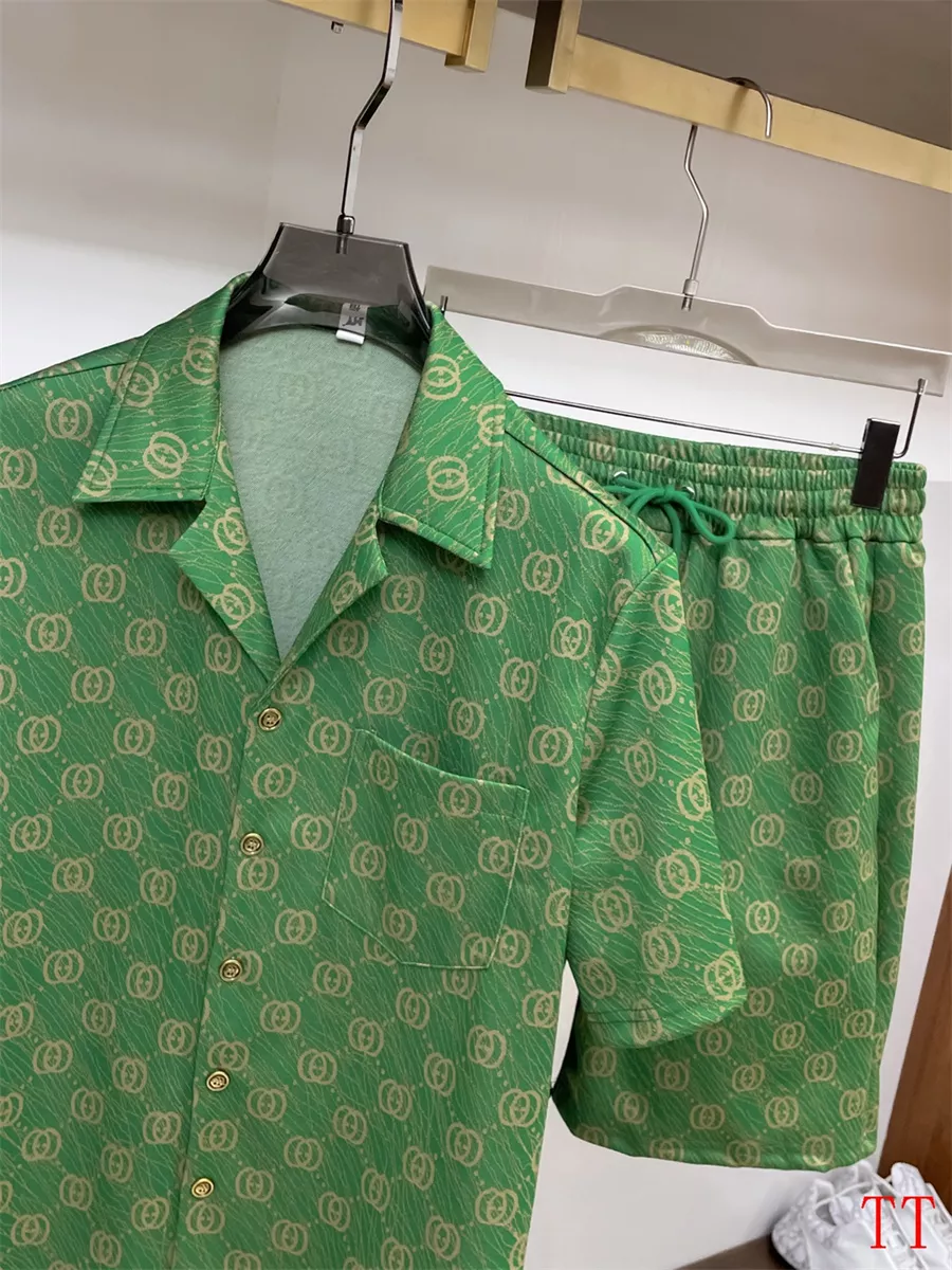 DailyWear 7923 Gucci Tracksuits Short Sleeved For Men