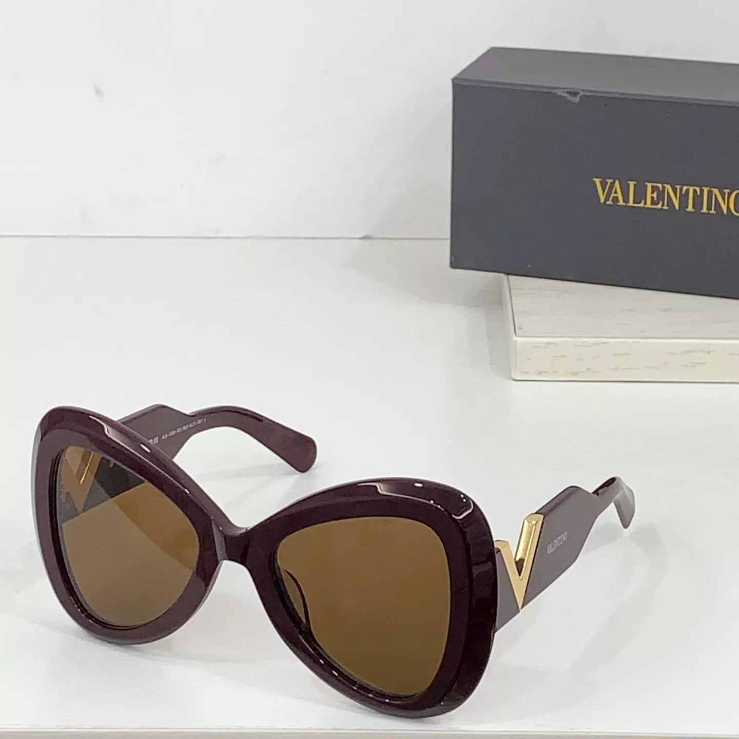 DailyWear 7985 Valentino AAA Quality Sunglasses