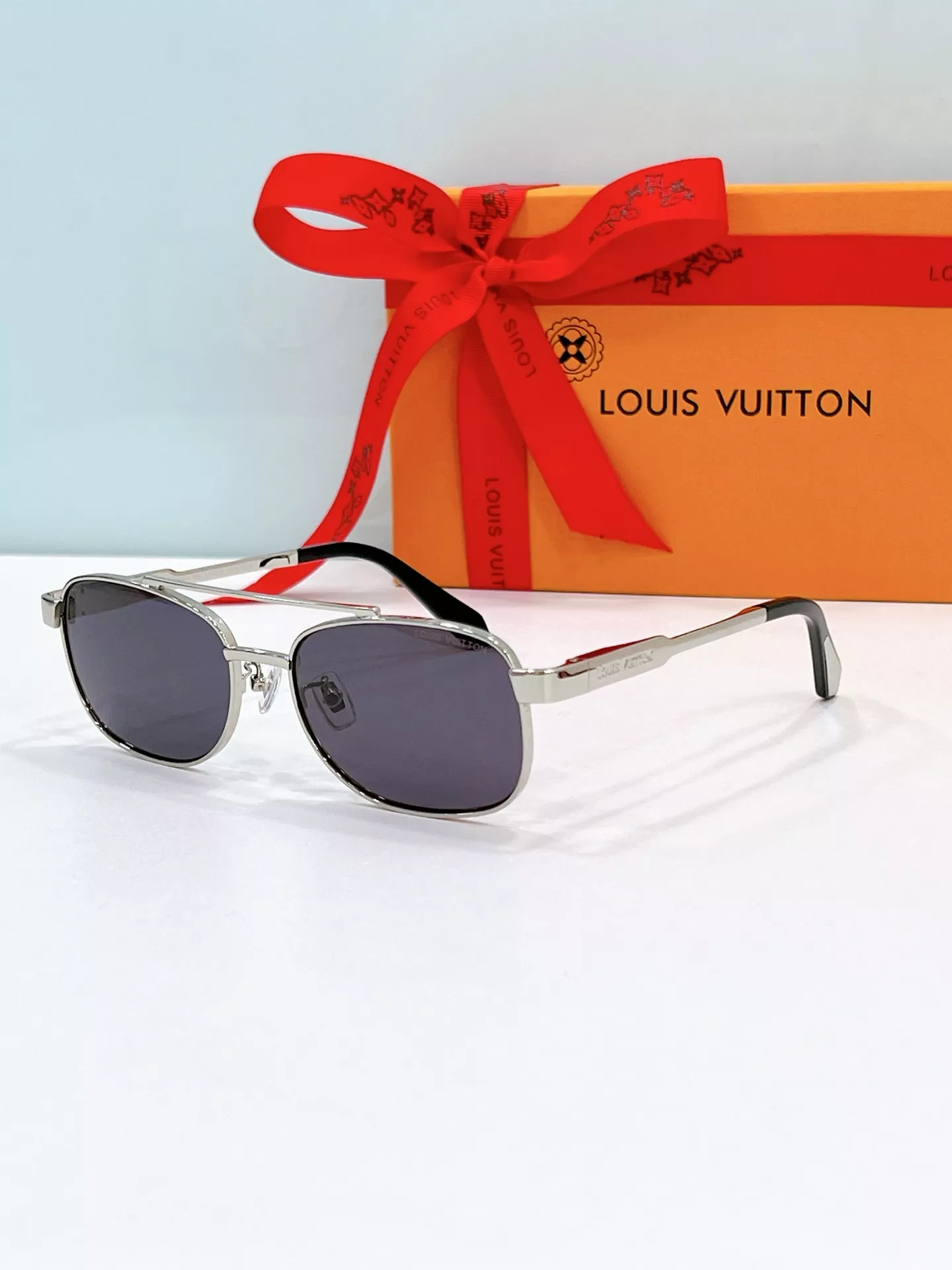 DailyWear 8206 Louis Vuitton AAA Quality Sunglasses