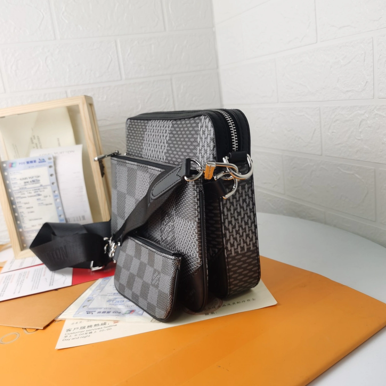 DailyWear 8975 Louis Vuitton AAA Man Messenger Bags