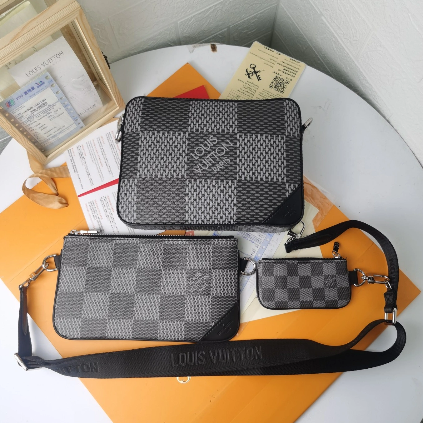 DailyWear 8975 Louis Vuitton AAA Man Messenger Bags