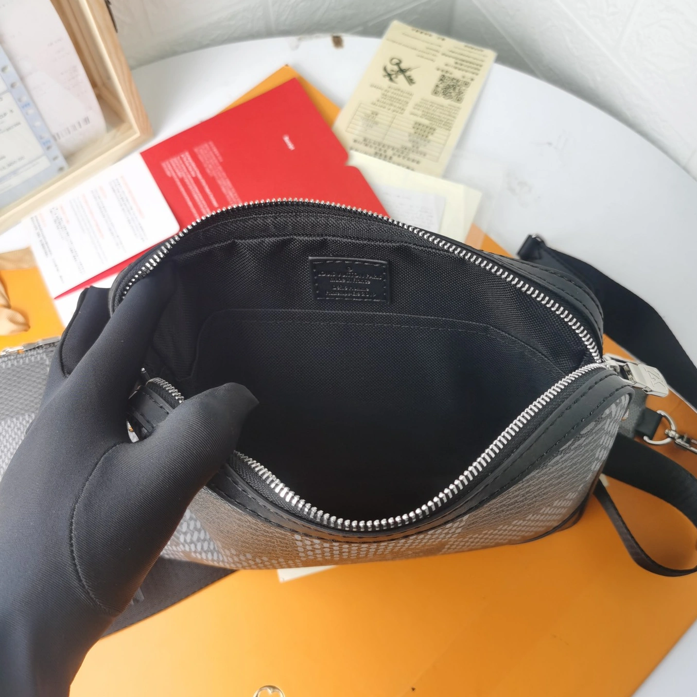 DailyWear 8975 Louis Vuitton AAA Man Messenger Bags