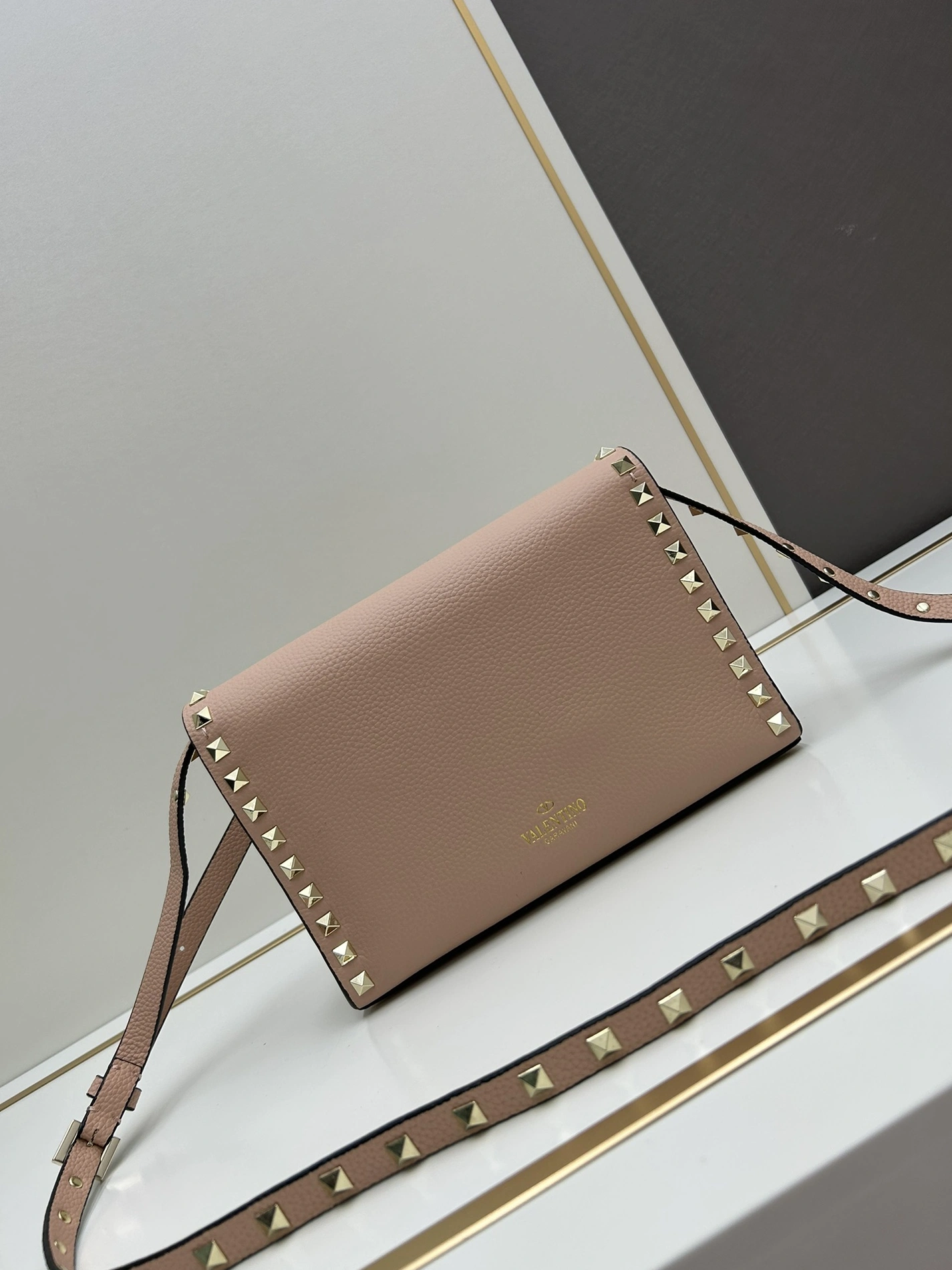 DailyWear 899 Valentino AAA Quality Messenger Bags For Women