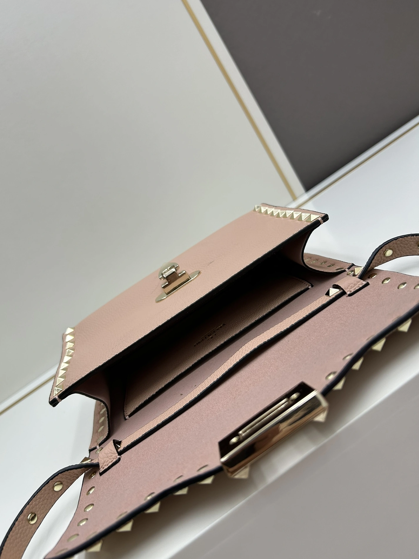 DailyWear 899 Valentino AAA Quality Messenger Bags For Women