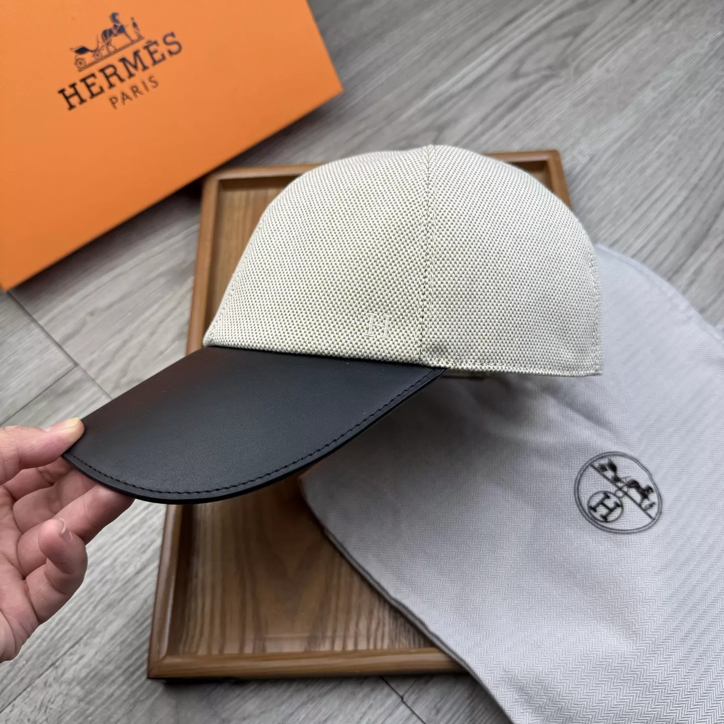 DailyWear 9428 Hermes Caps