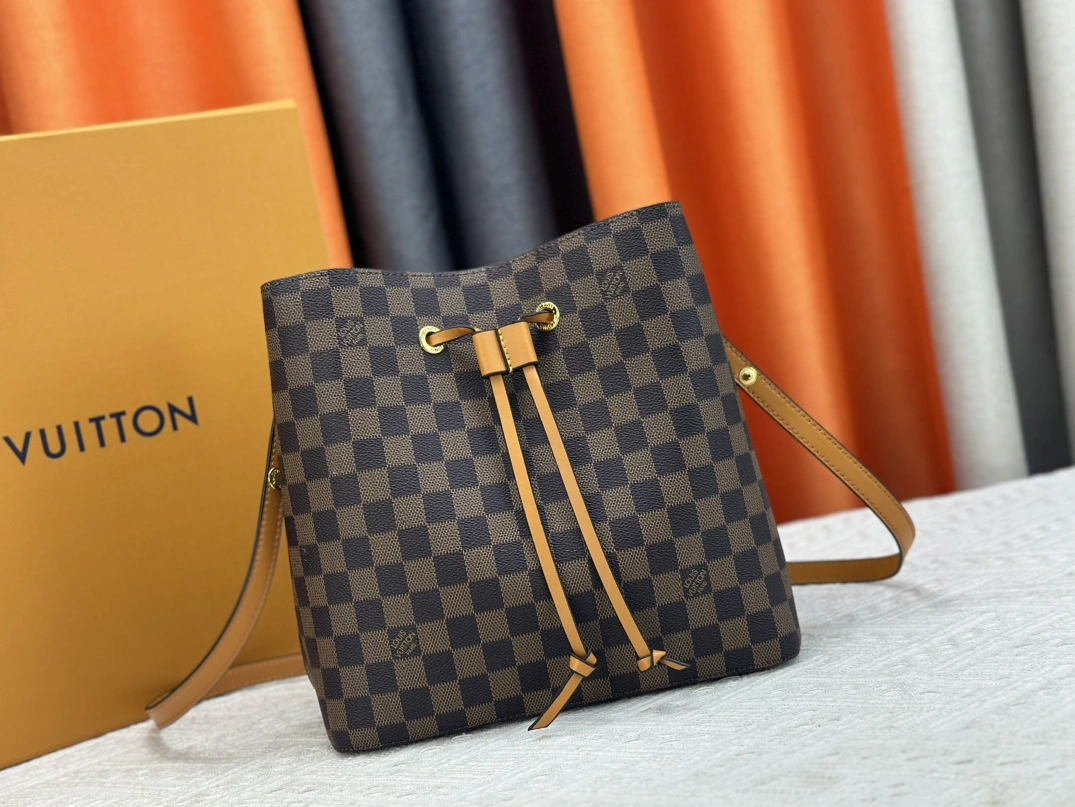 DailyWear 9910 Louis Vuitton AAA Quality Messenger Bags For Women