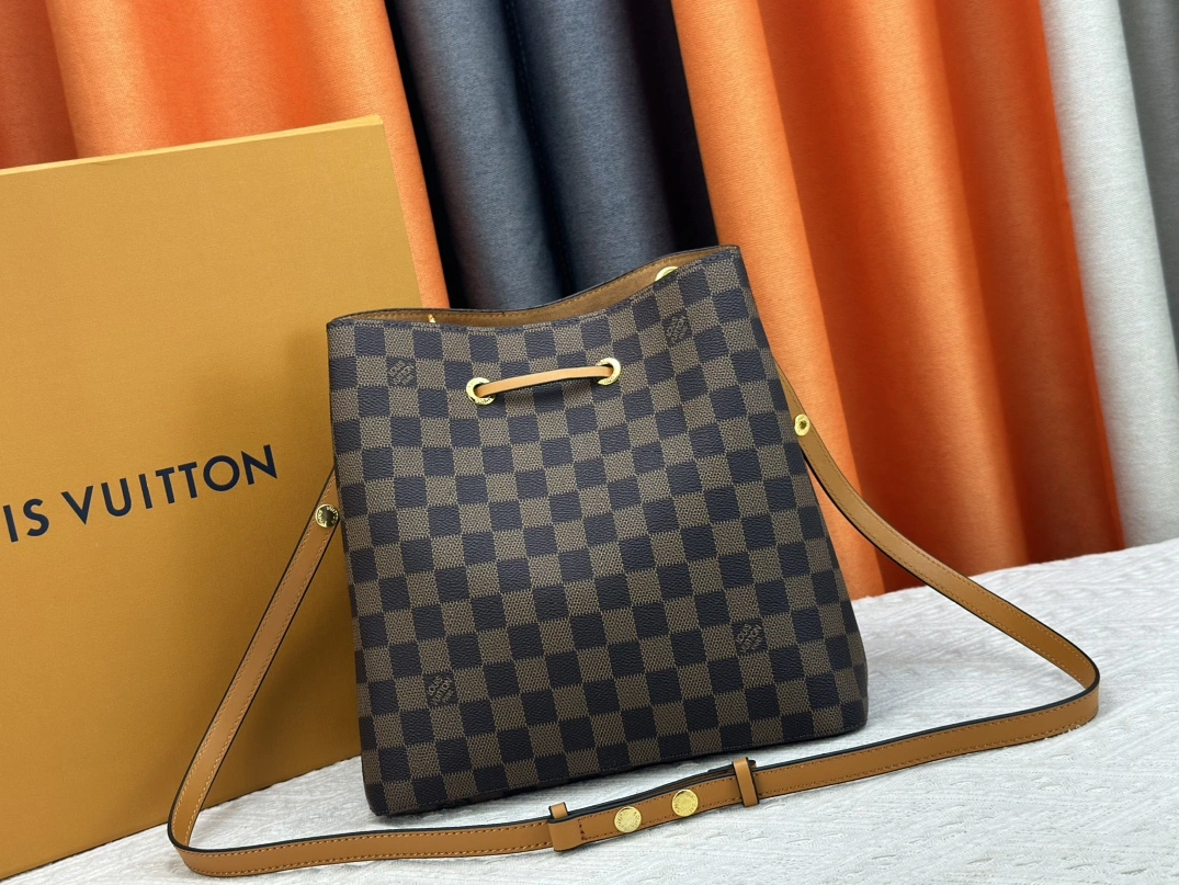 DailyWear 9910 Louis Vuitton AAA Quality Messenger Bags For Women