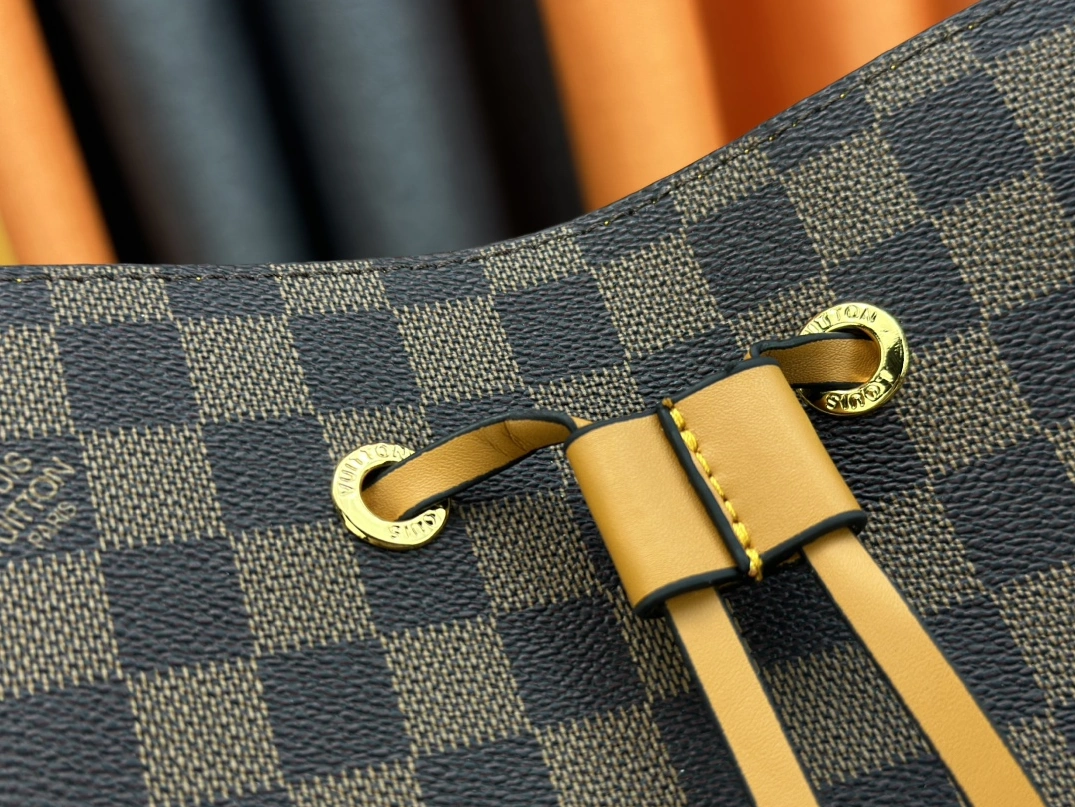 DailyWear 9910 Louis Vuitton AAA Quality Messenger Bags For Women