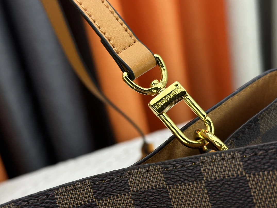 DailyWear 9910 Louis Vuitton AAA Quality Messenger Bags For Women