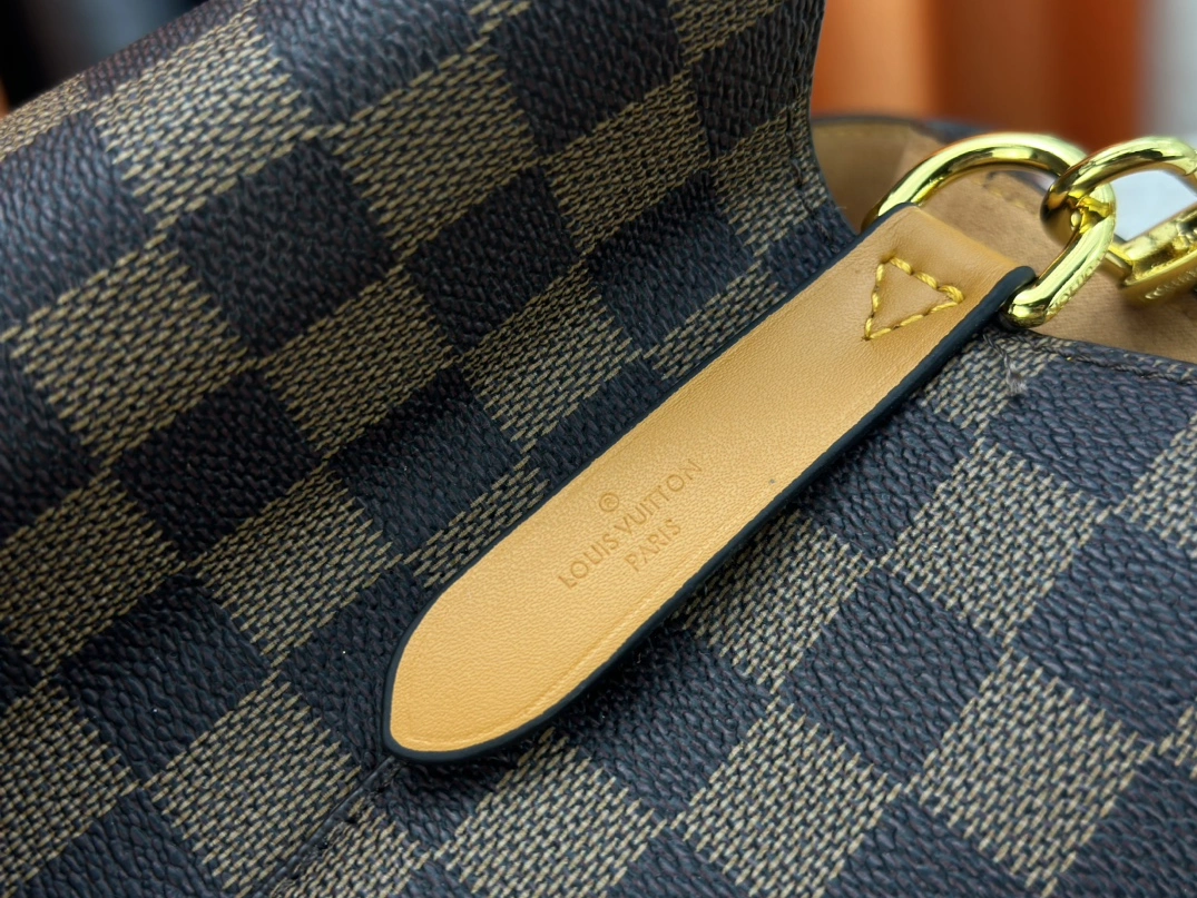 DailyWear 9910 Louis Vuitton AAA Quality Messenger Bags For Women