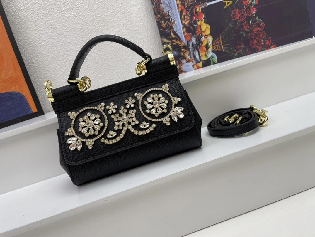 Dolce & Gabbana AAA Quality Handbags For Women Affordable 2977