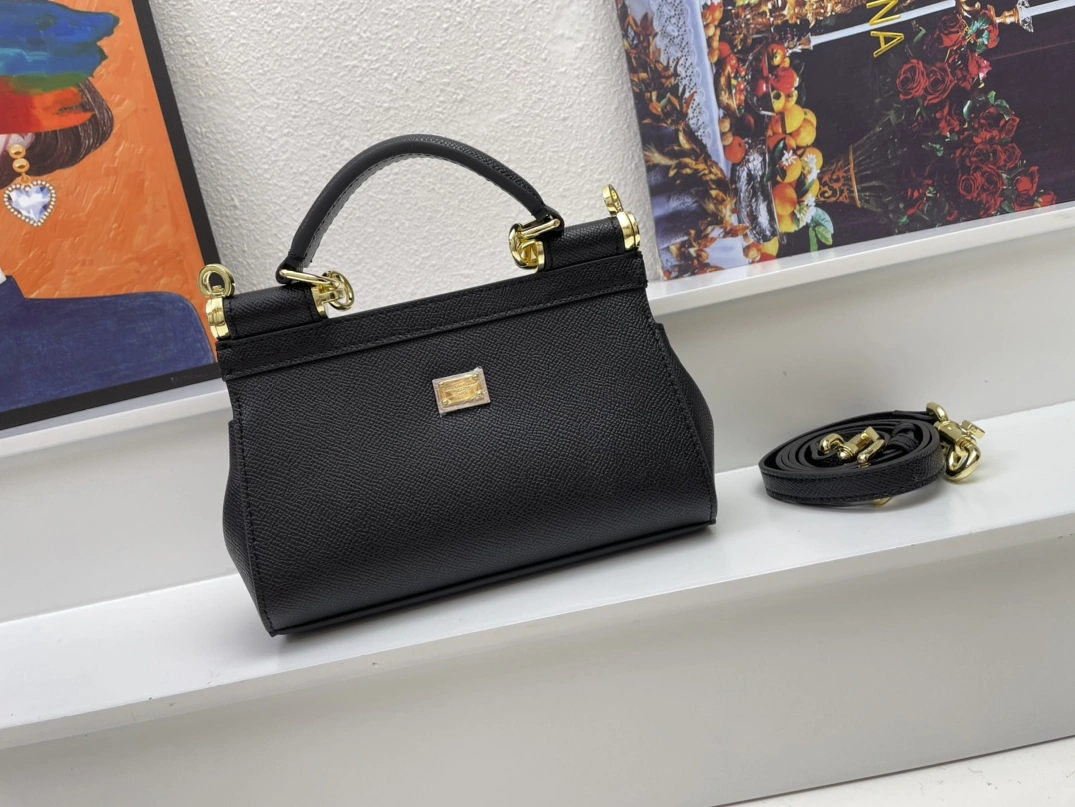 Dolce & Gabbana AAA Quality Handbags For Women Affordable 2977