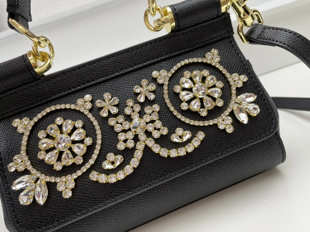 Dolce & Gabbana AAA Quality Handbags For Women Affordable 2977