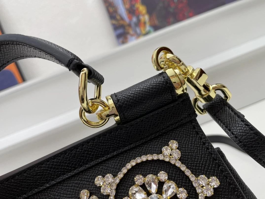 Dolce & Gabbana AAA Quality Handbags For Women Affordable 2977