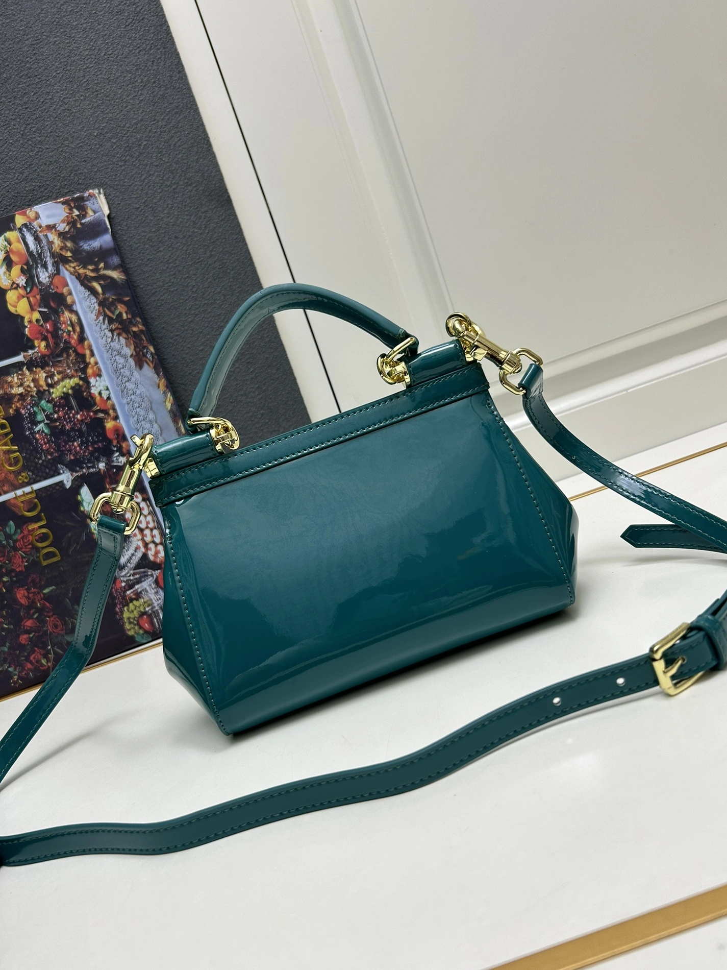 Dolce & Gabbana AAA Quality Handbags For Women Cozy 5272