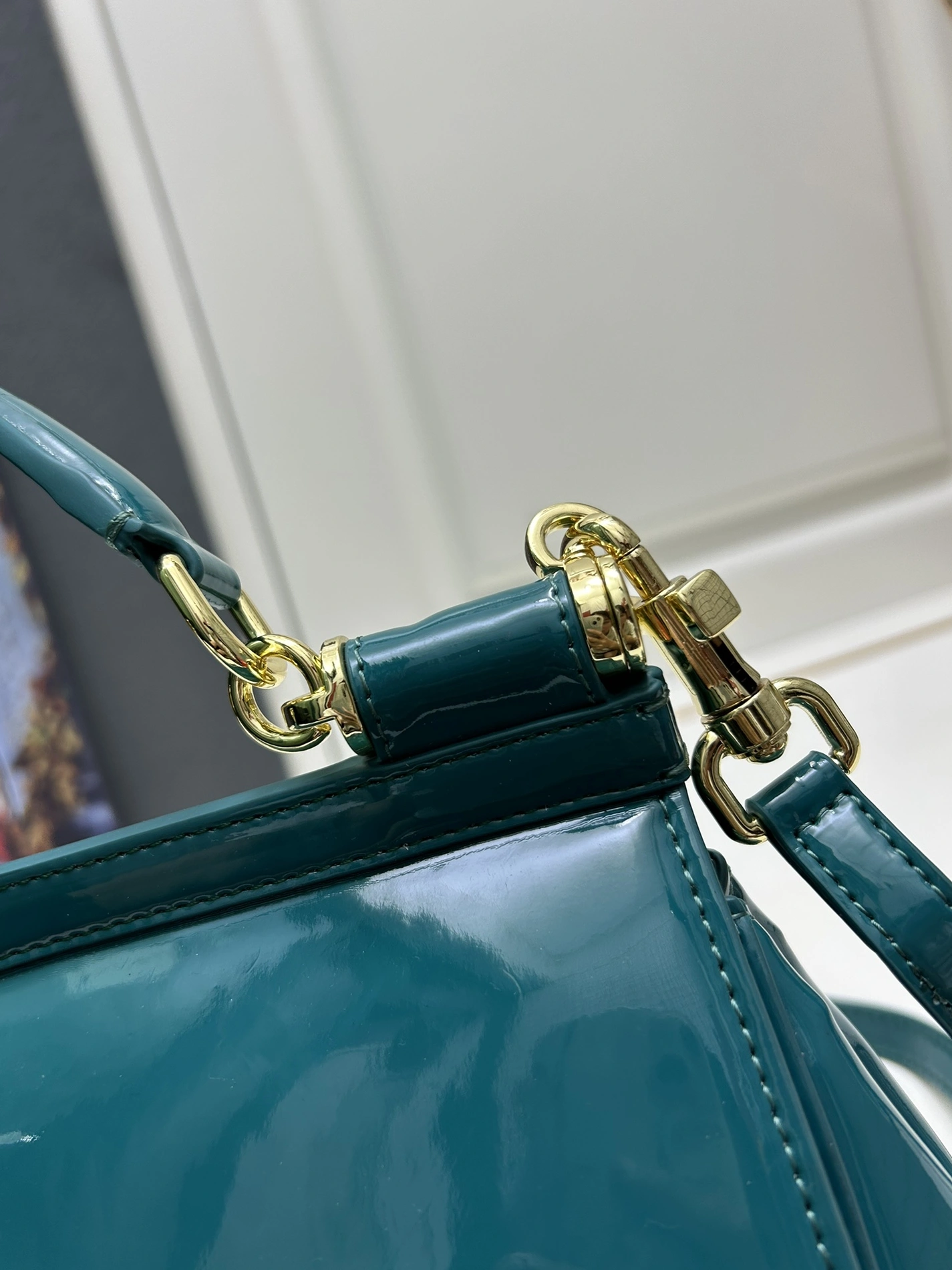 Dolce & Gabbana AAA Quality Handbags For Women Cozy 5272