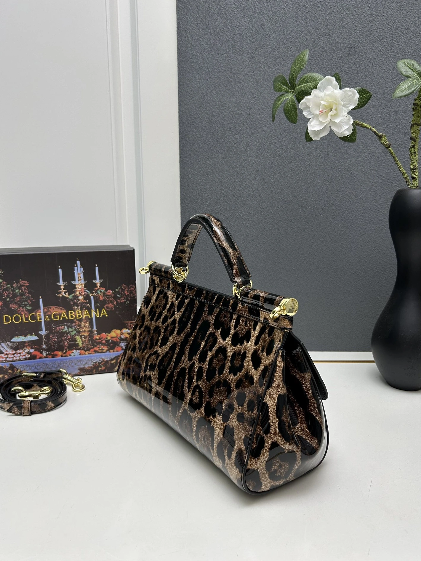 Dolce & Gabbana AAA Quality Handbags For Women Efficient 9461