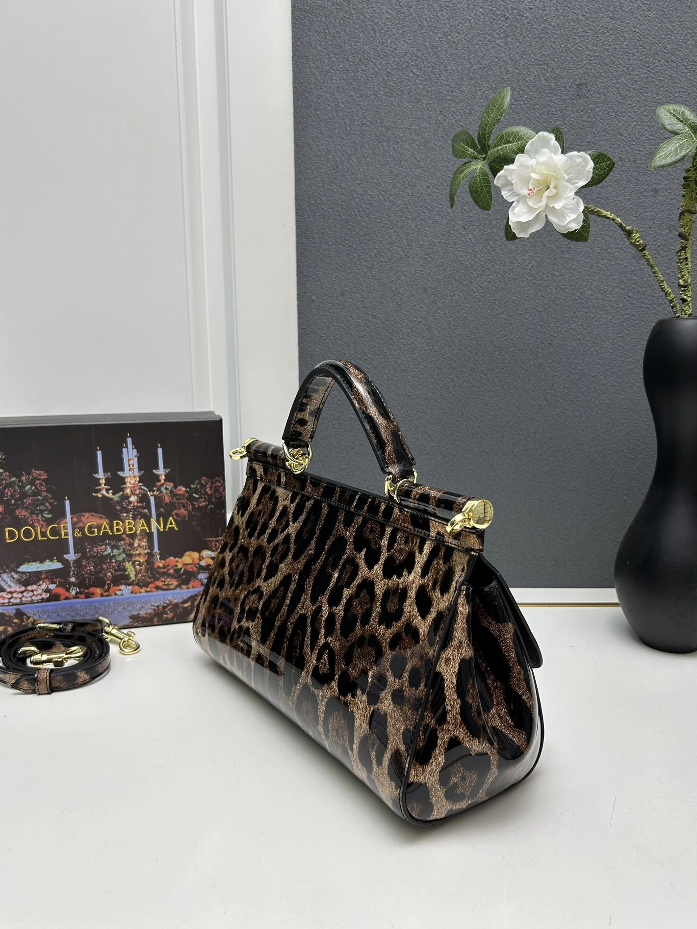 Dolce & Gabbana AAA Quality Handbags For Women Efficient 998