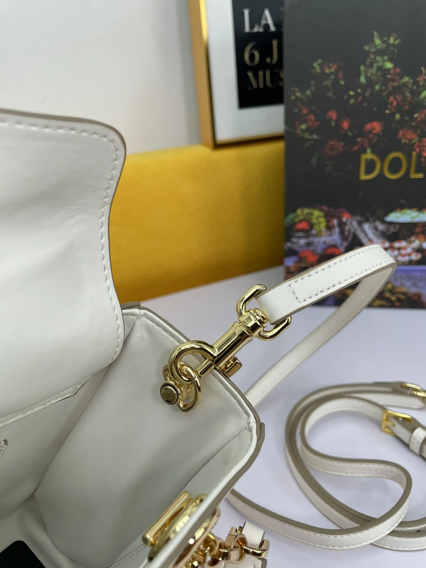Dolce & Gabbana AAA Quality Handbags For Women GoAnywhere 3092