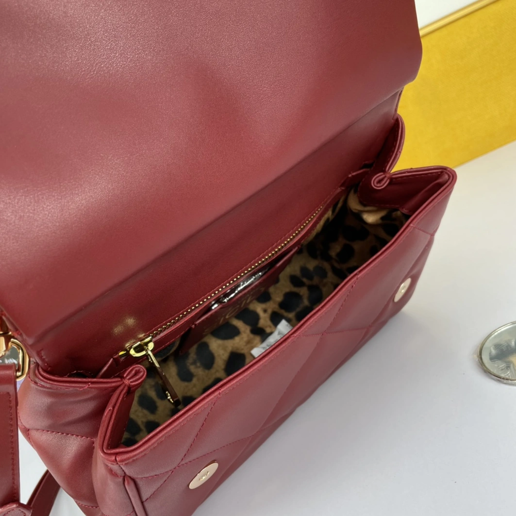 Dolce & Gabbana AAA Quality Handbags For Women GoodFit 4507