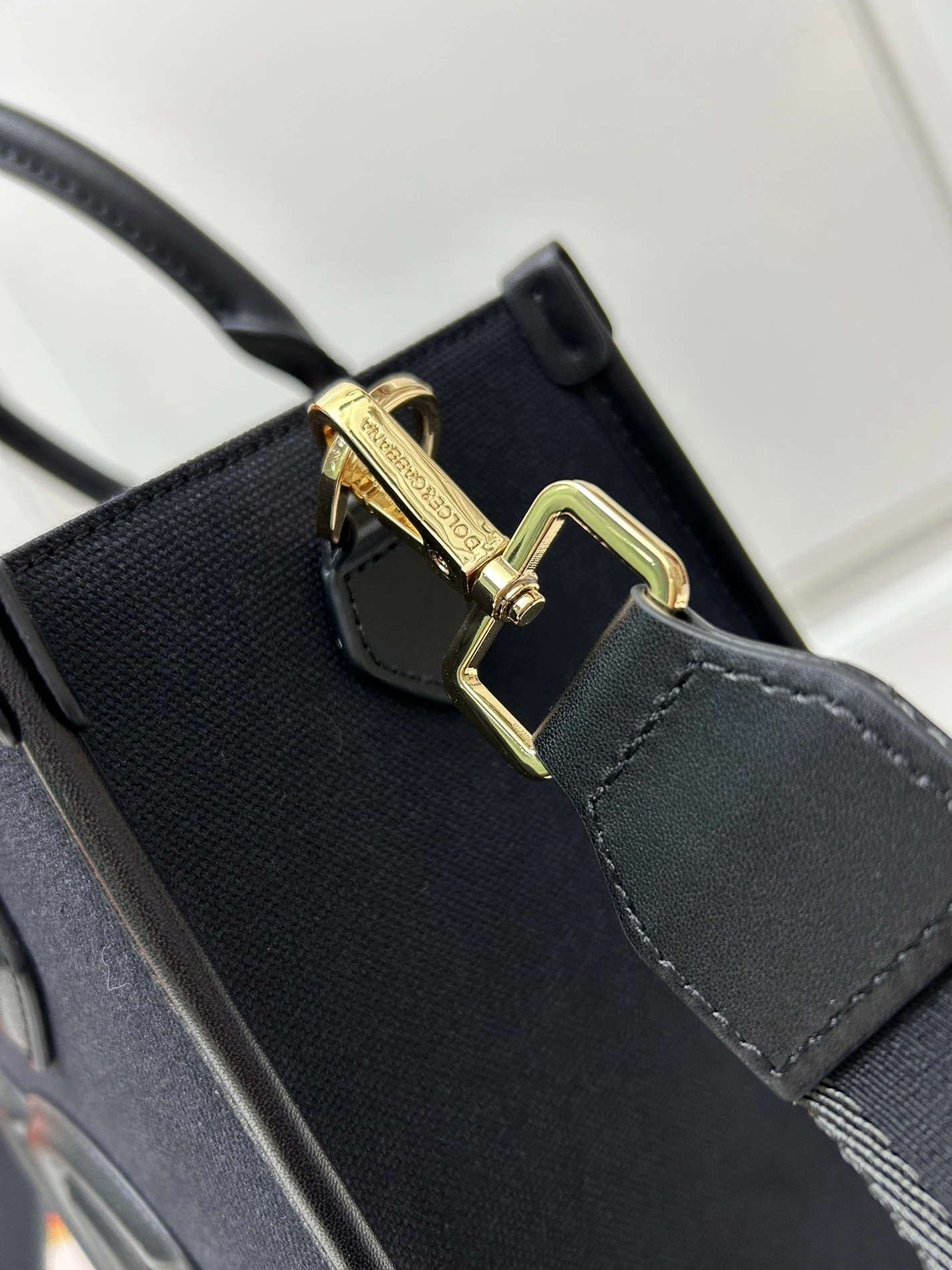 Dolce & Gabbana AAA Quality Handbags For Women Lightweight 3479