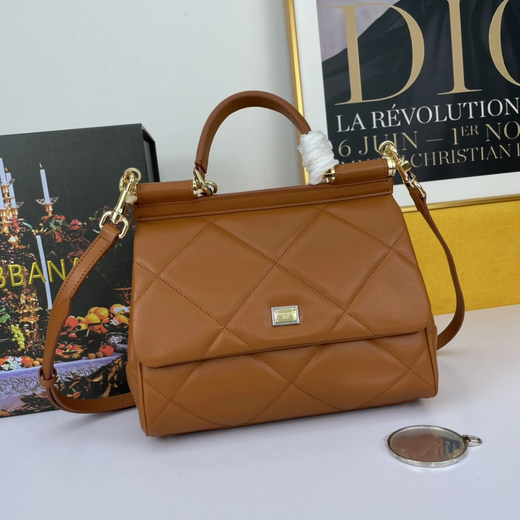 Dolce & Gabbana AAA Quality Handbags For Women Minimalist 8589