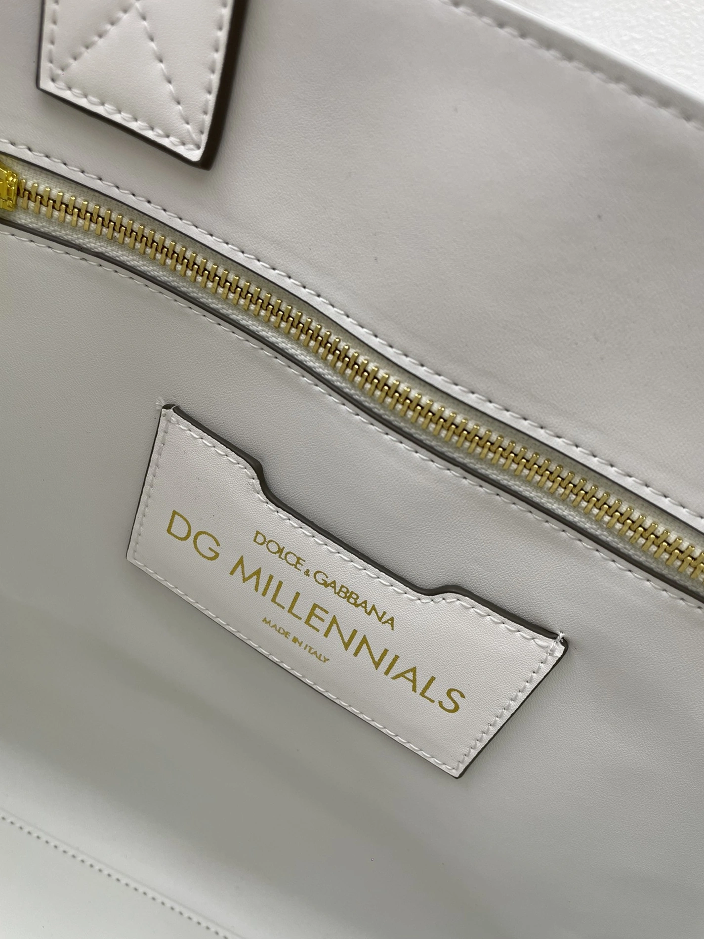 Dolce & Gabbana AAA Quality Handbags For Women ModernLook 2339