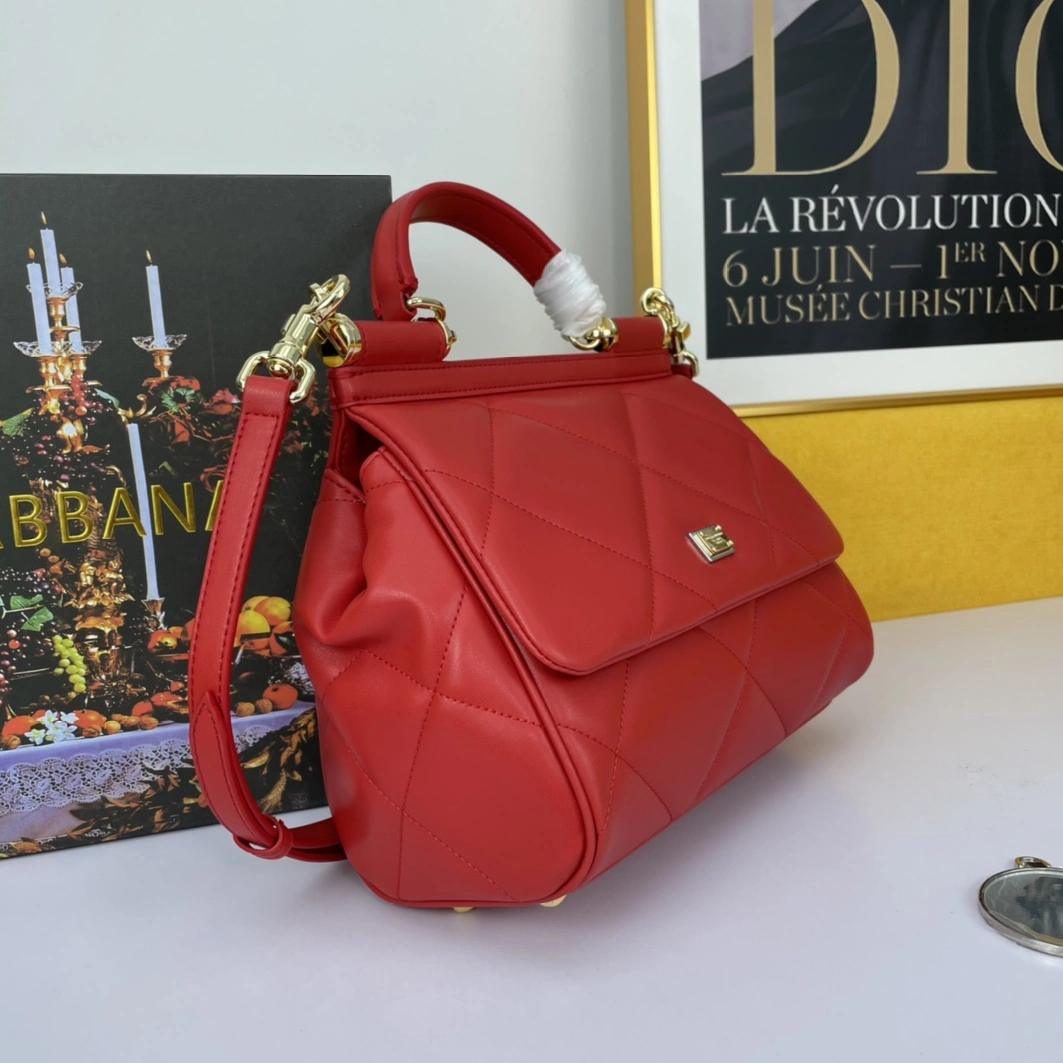Dolce & Gabbana AAA Quality Handbags For Women Reliable 8336