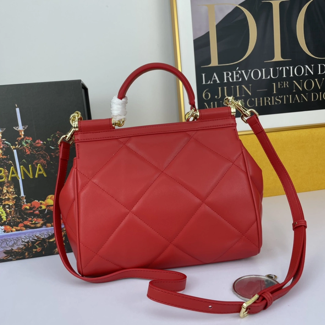 Dolce & Gabbana AAA Quality Handbags For Women Reliable 8336