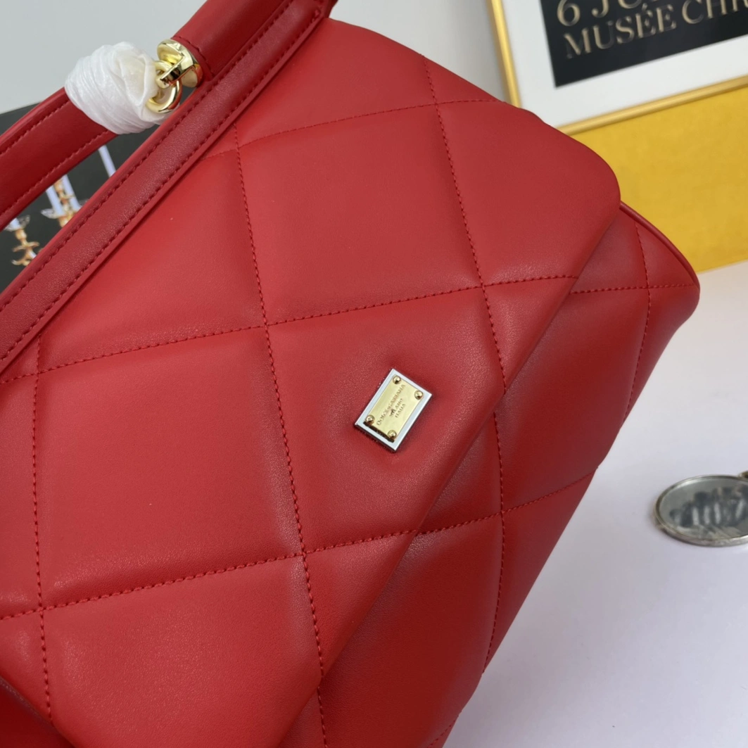 Dolce & Gabbana AAA Quality Handbags For Women Reliable 8336