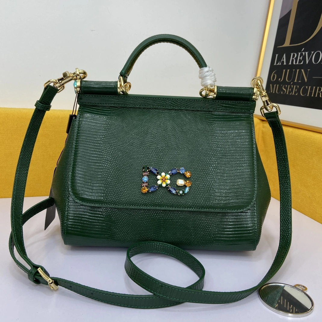 Dolce & Gabbana AAA Quality Handbags For Women Sleek 3900